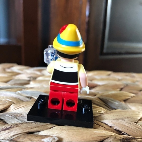 Lego x Disney 100 year mini figures series 1: Pinocchio: Pinocchio with Celo - Picture 3 of 4